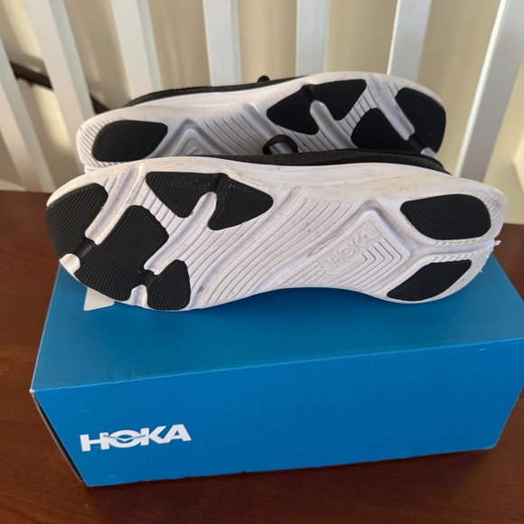 HOKA, W 9.5 black w/white running shoe - Picture 2 of 5